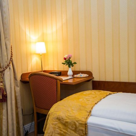 Pension Opera Suites I Self Check In Wina Bagian luar foto
