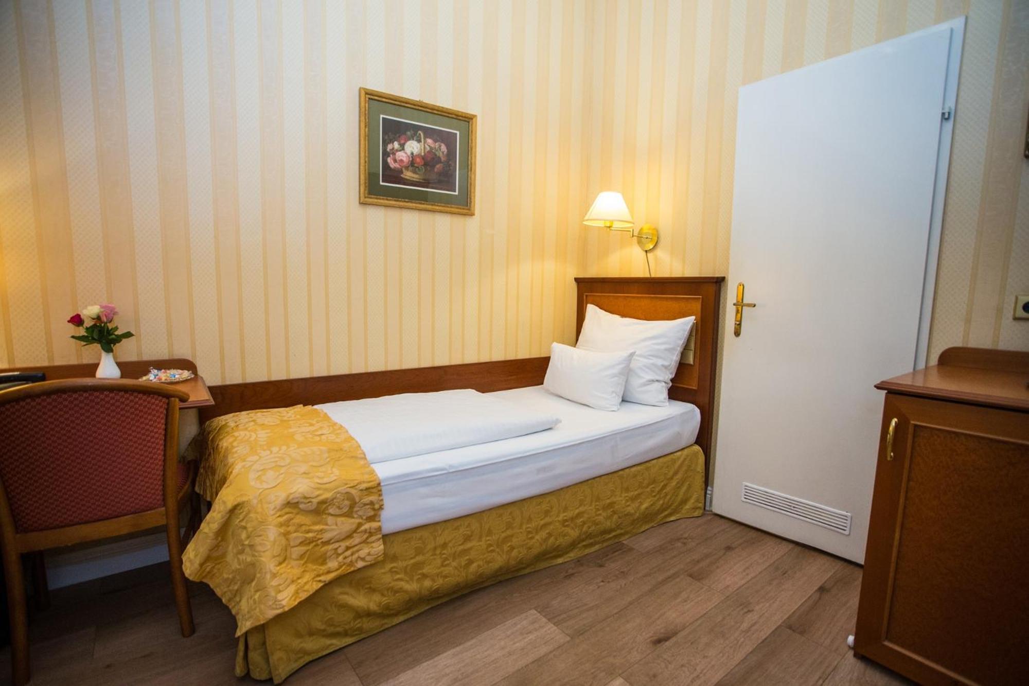 Pension Opera Suites I Self Check In Wina Bagian luar foto