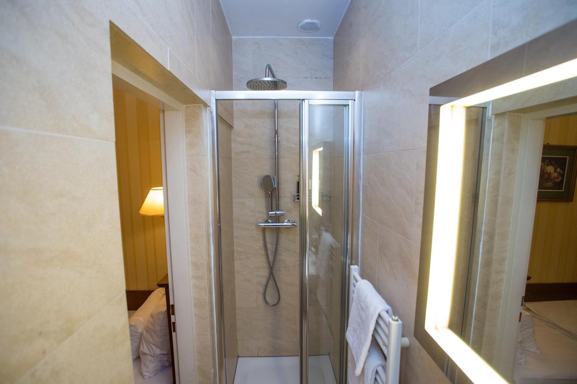 Pension Opera Suites I Self Check In Wina Bagian luar foto