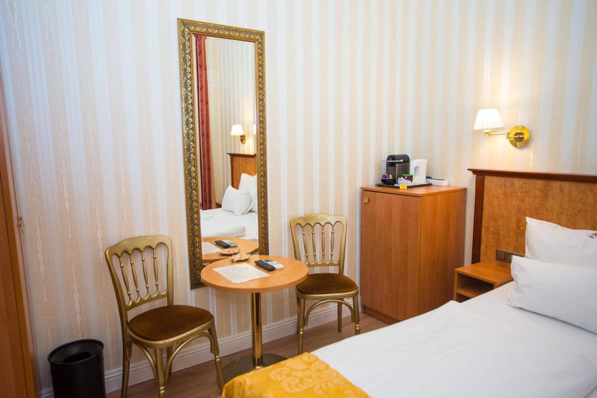 Pension Opera Suites I Self Check In Wina Bagian luar foto