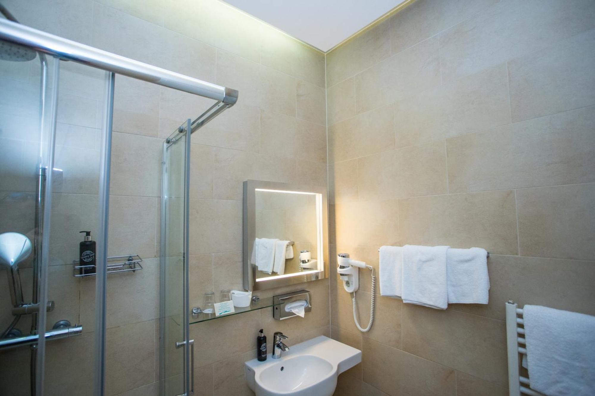 Pension Opera Suites I Self Check In Wina Bagian luar foto