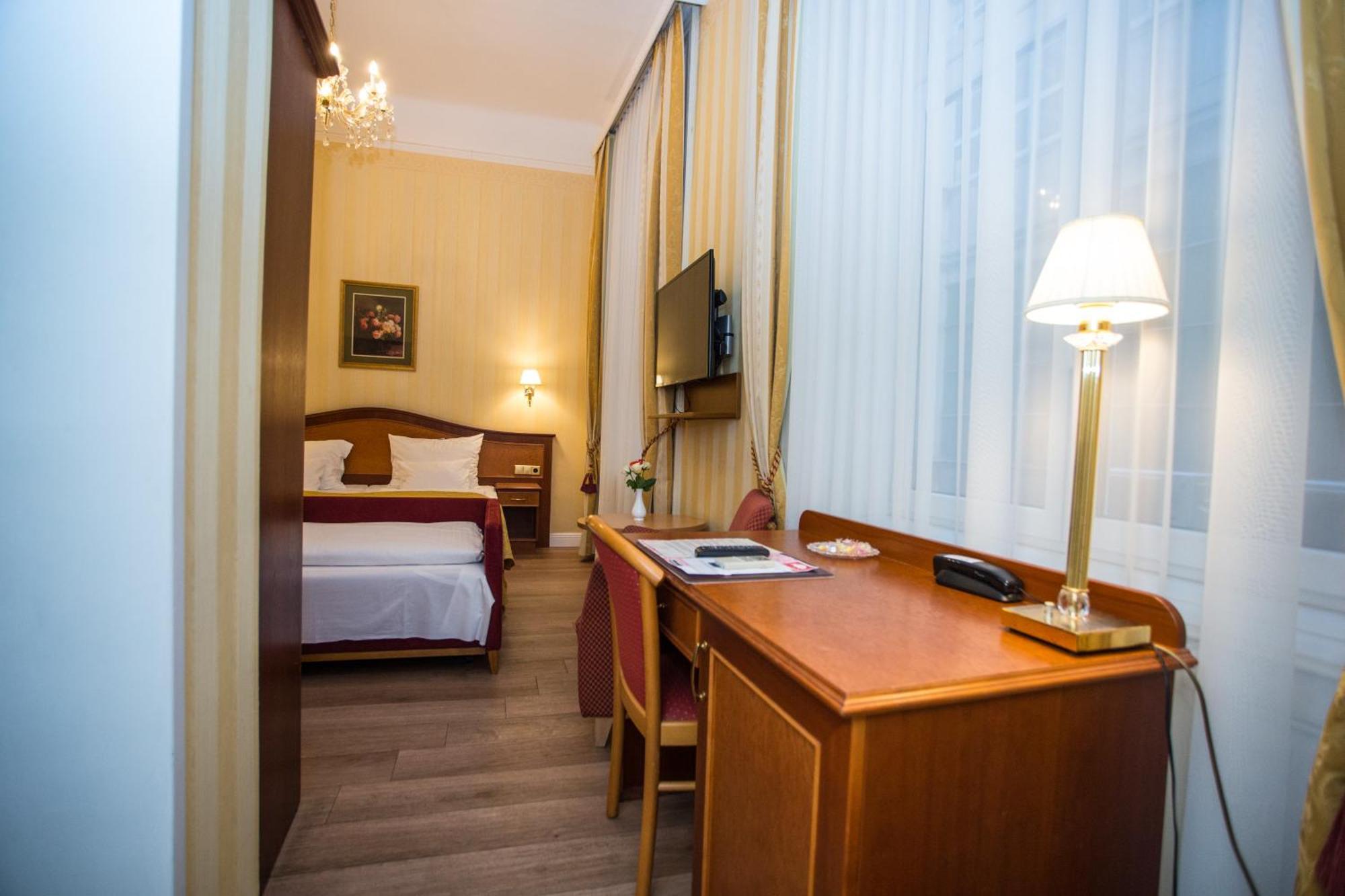 Pension Opera Suites I Self Check In Wina Bagian luar foto