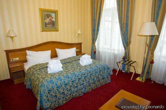 Pension Opera Suites I Self Check In Wina Ruang foto