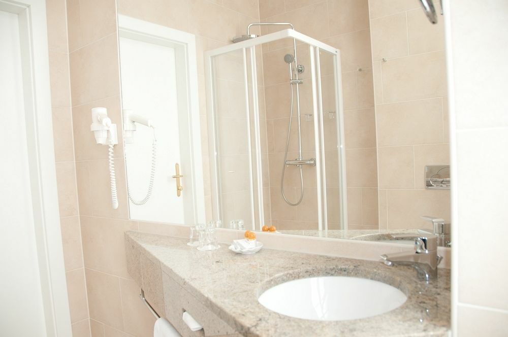 Pension Opera Suites I Self Check In Wina Bagian luar foto
